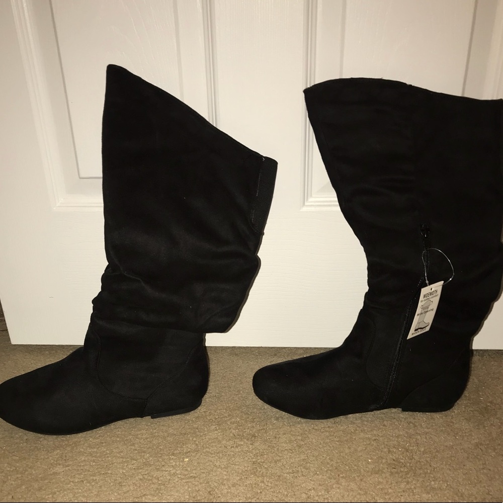 Tall boots with zipper